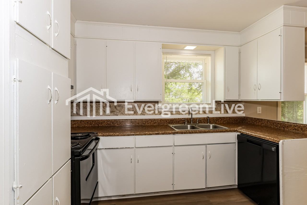 3021 Baywood Dr - Photo 7 of 15