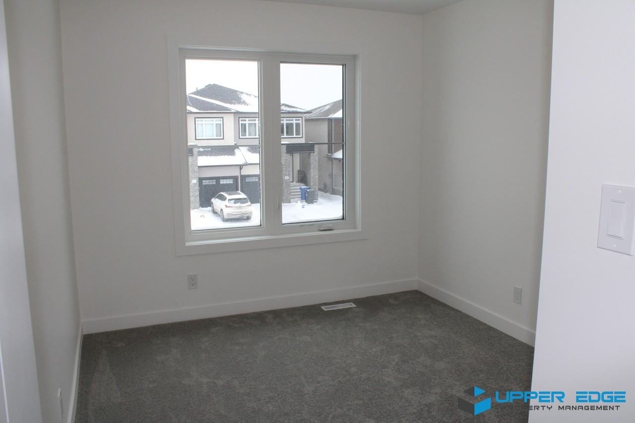 27 Rowntree Avenue - Photo 5 of 11