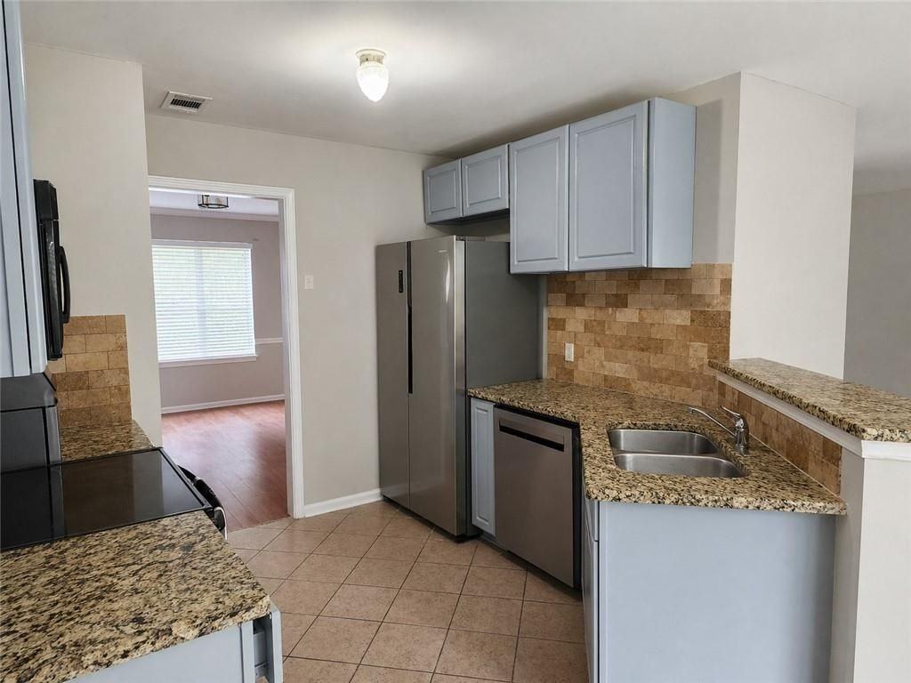 2800 Hartington Pl - Photo 5 of 15