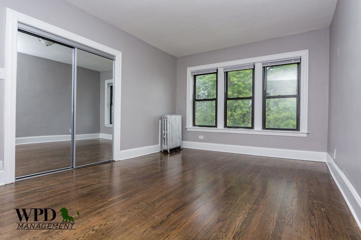 1311 W 82nd St - Photo 6 of 10