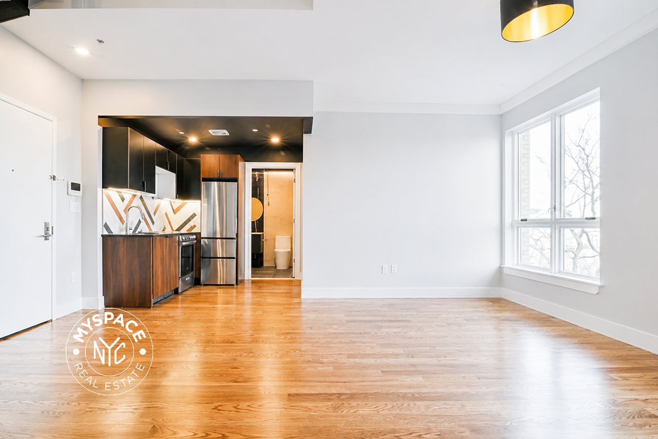 680 E 21st St #6A - Photo 2 of 9