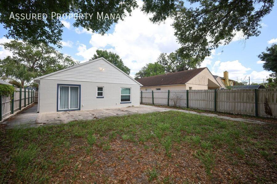 9942 Dean Oaks Ct - Photo 2 of 24