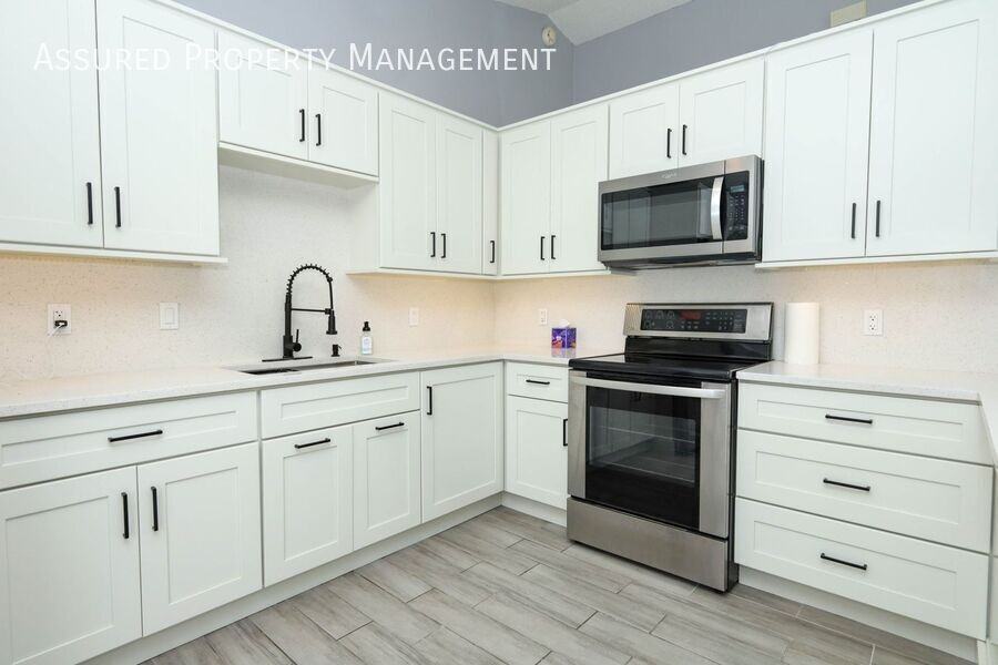 9942 Dean Oaks Ct - Photo 4 of 24