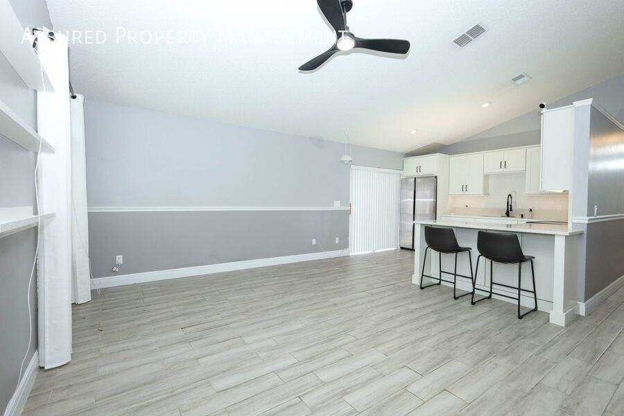 9942 Dean Oaks Ct - Photo 5 of 24