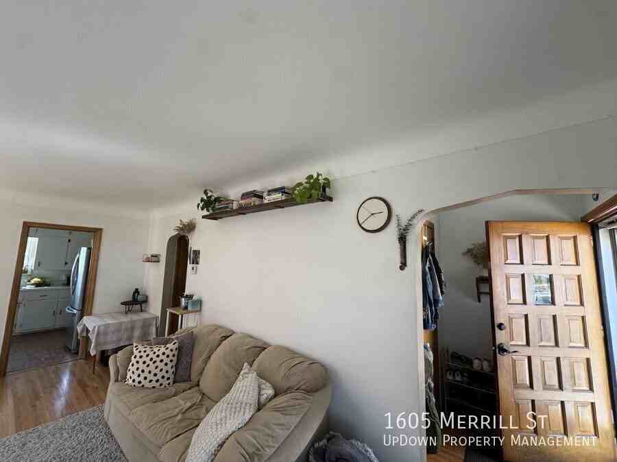 1605 Merrill St - Photo 3 of 34