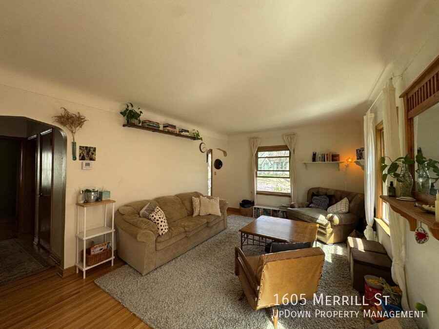 1605 Merrill St - Photo 6 of 34