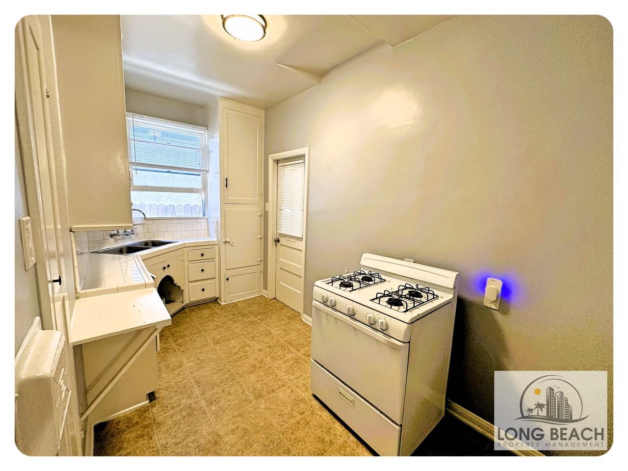 1119 East 4th Street #F - Photo 3 of 6