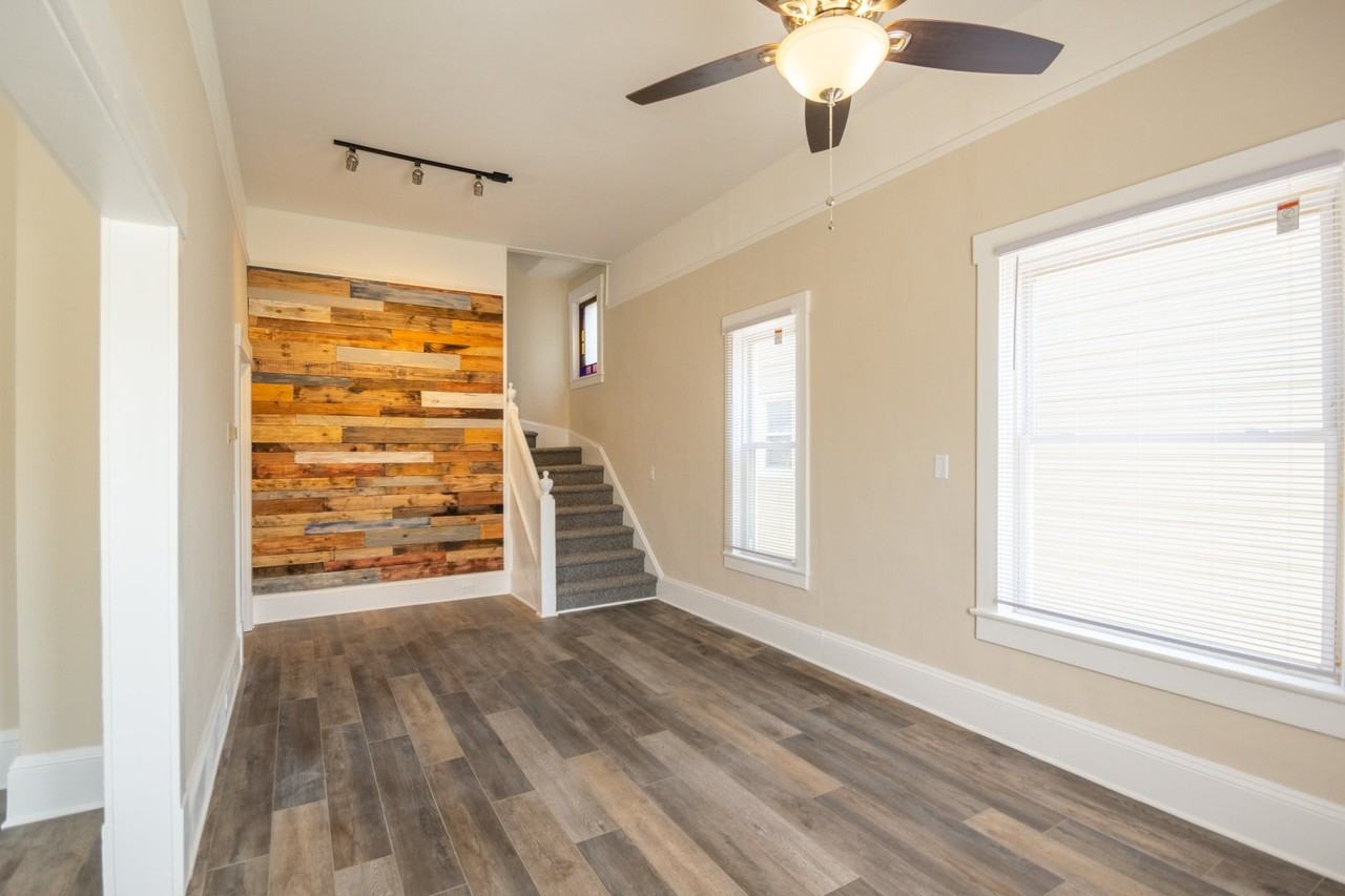 37735 Vine St - Photo 2 of 19