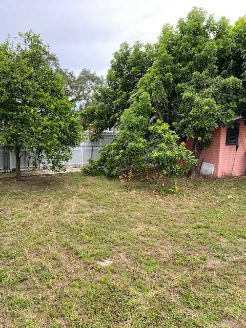 3020 Nw 90th St - Photo 6 of 10
