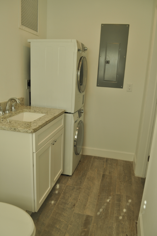 520 Holt Ave - Photo 4 of 6