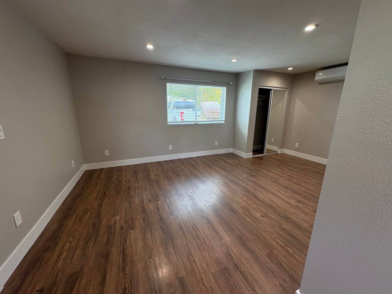 911 E Aliso St #B - Photo 6 of 10