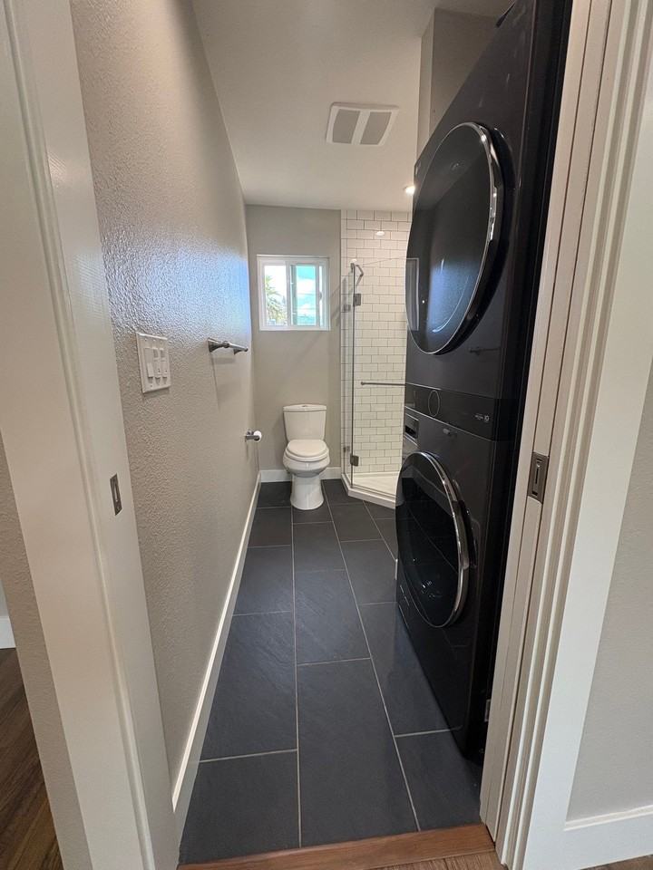 911 E Aliso St #B - Photo 7 of 10