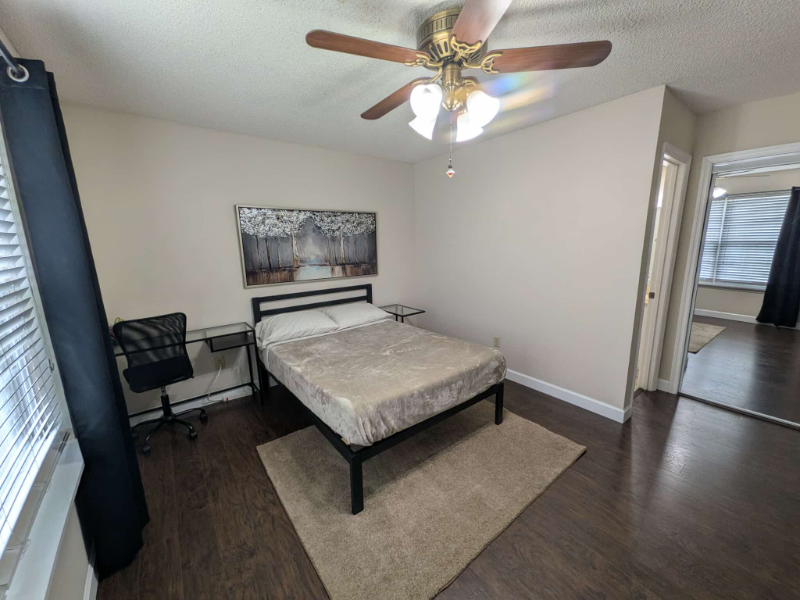 132 Sussex Dr - Photo 2 of 14