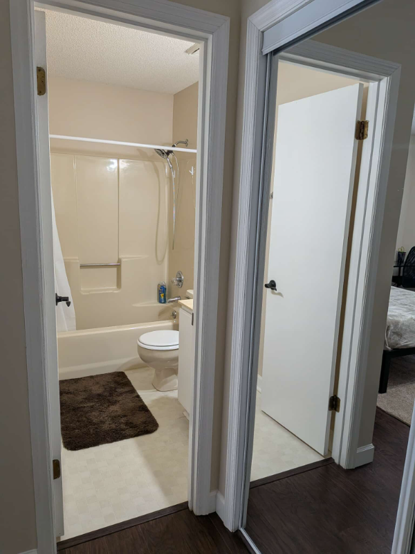 132 Sussex Dr - Photo 5 of 14