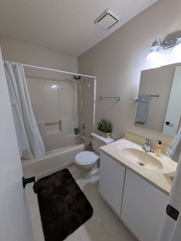 132 Sussex Dr - Photo 6 of 14