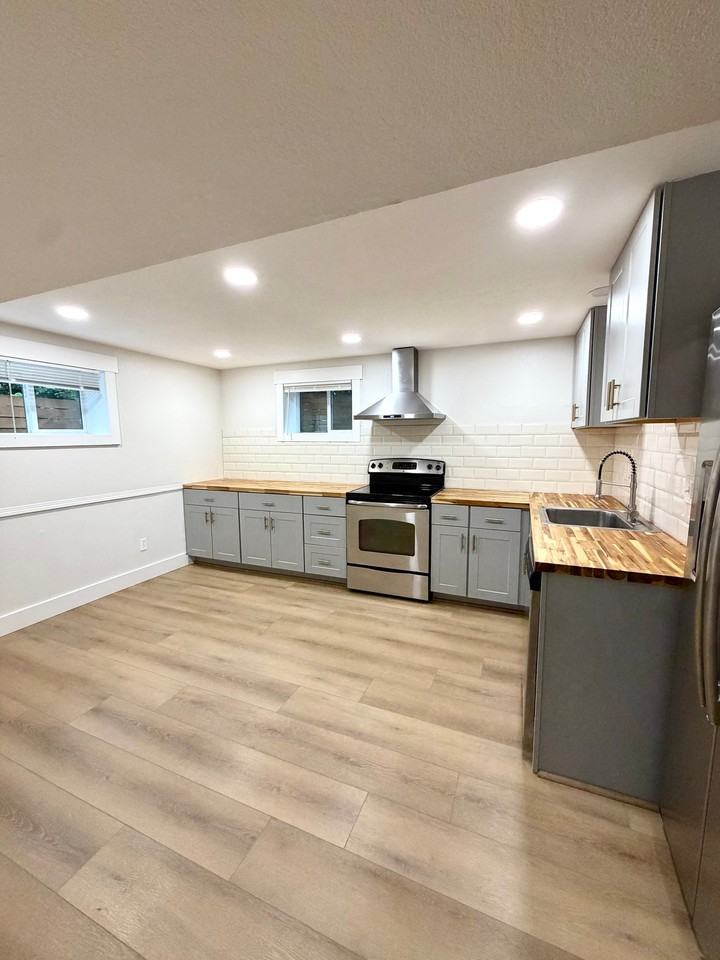 315 Se 151st Ave #315B - Photo 2 of 19