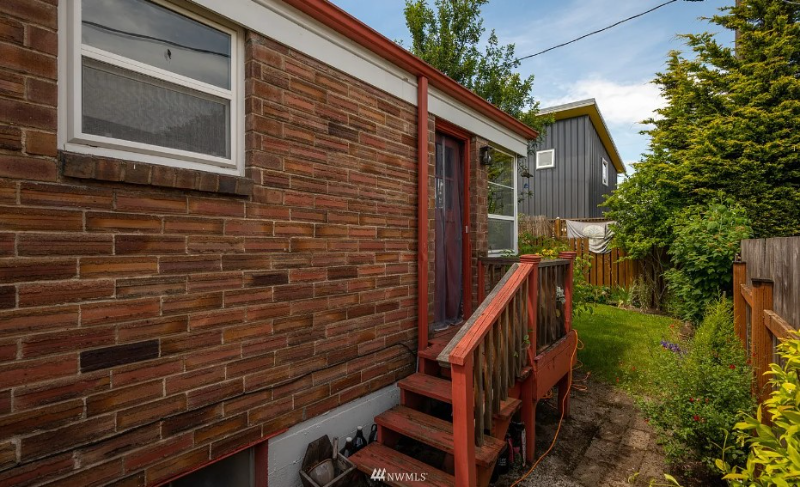 5004 8th Ave Nw - Photo 3 of 12