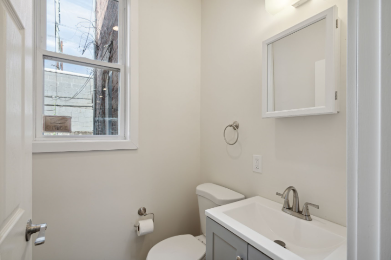 1814 S Taylor St - Photo 3 of 8