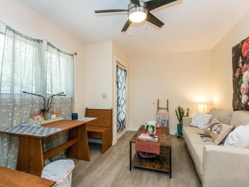 123 Carolina Dr - Photo 2 of 9