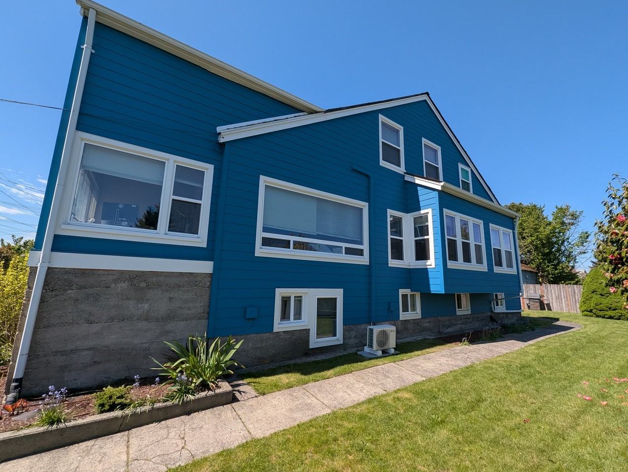 1208 10th St - Photo 3 of 21