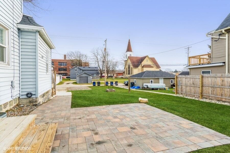 213 S Hubbard St #1 - Photo 4 of 15