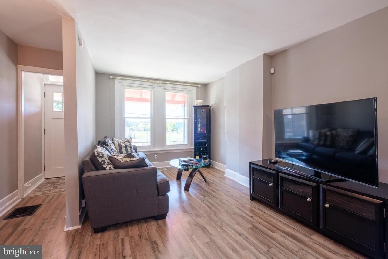701 E Barnard St - Photo 4 of 16