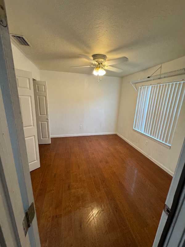 8 Bay Ave - Photo 3 of 8