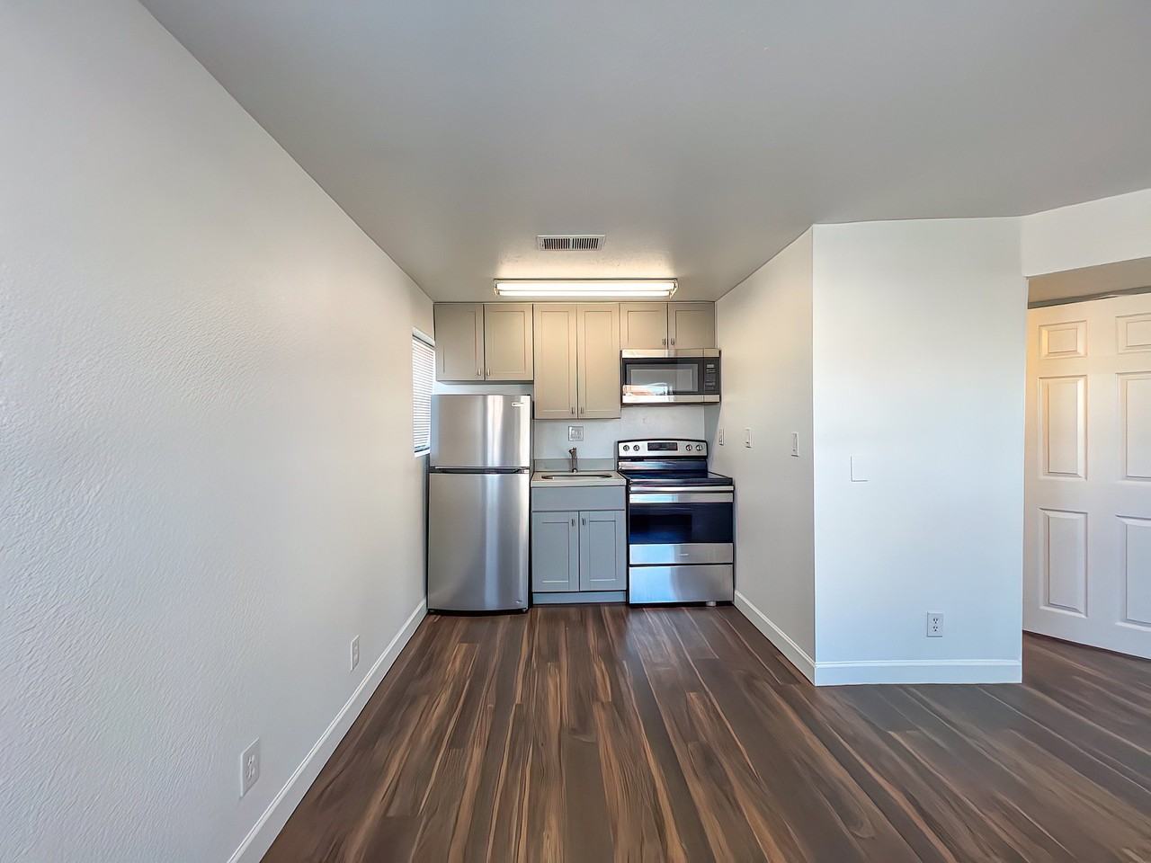 317 N 17th Dr #6 - Photo 2 of 9
