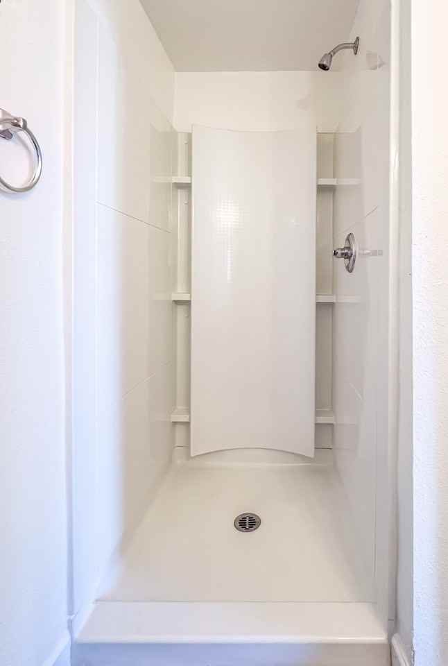 317 N 17th Dr #6 - Photo 6 of 9