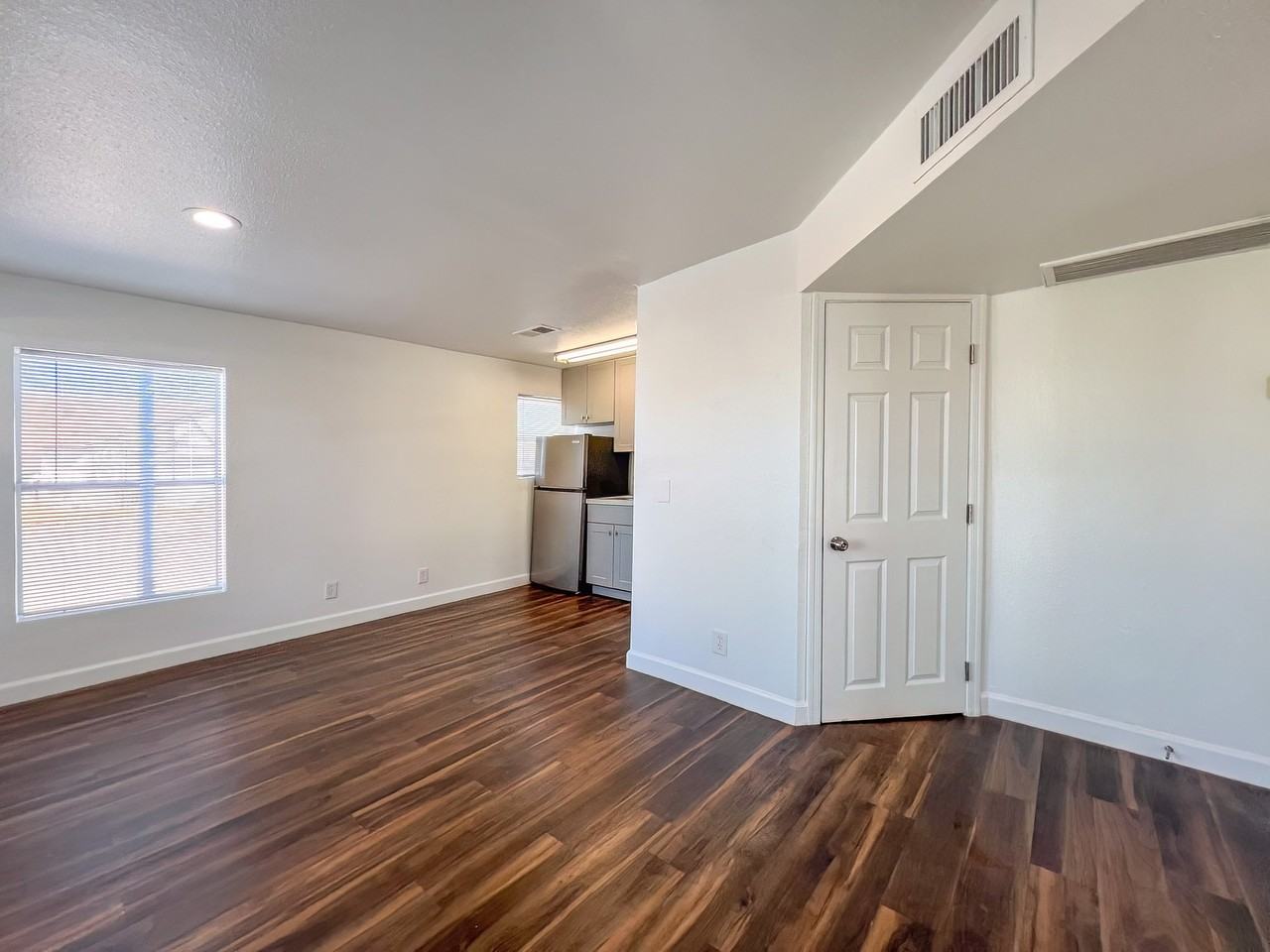 317 N 17th Dr #6 - Photo 7 of 9