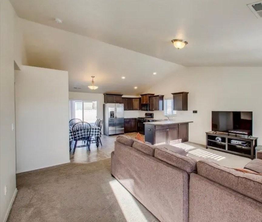 698 Diamond Lake St - Photo 3 of 6