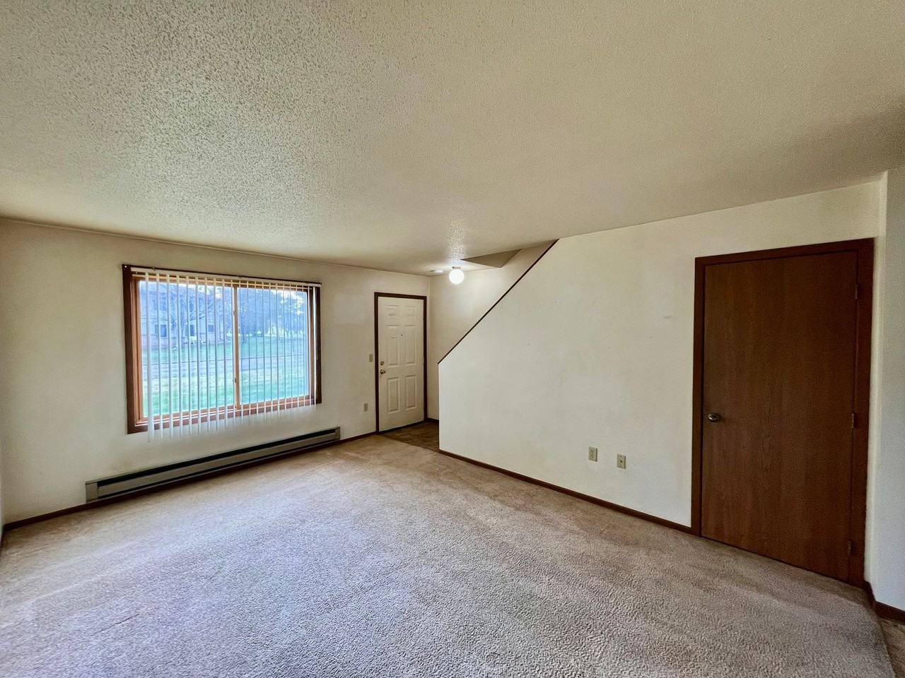 600 Hollywood Dr - Photo 2 of 21