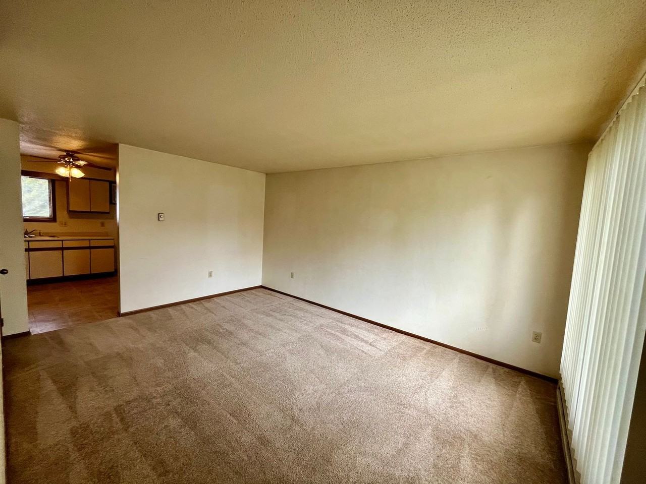 600 Hollywood Dr - Photo 3 of 21
