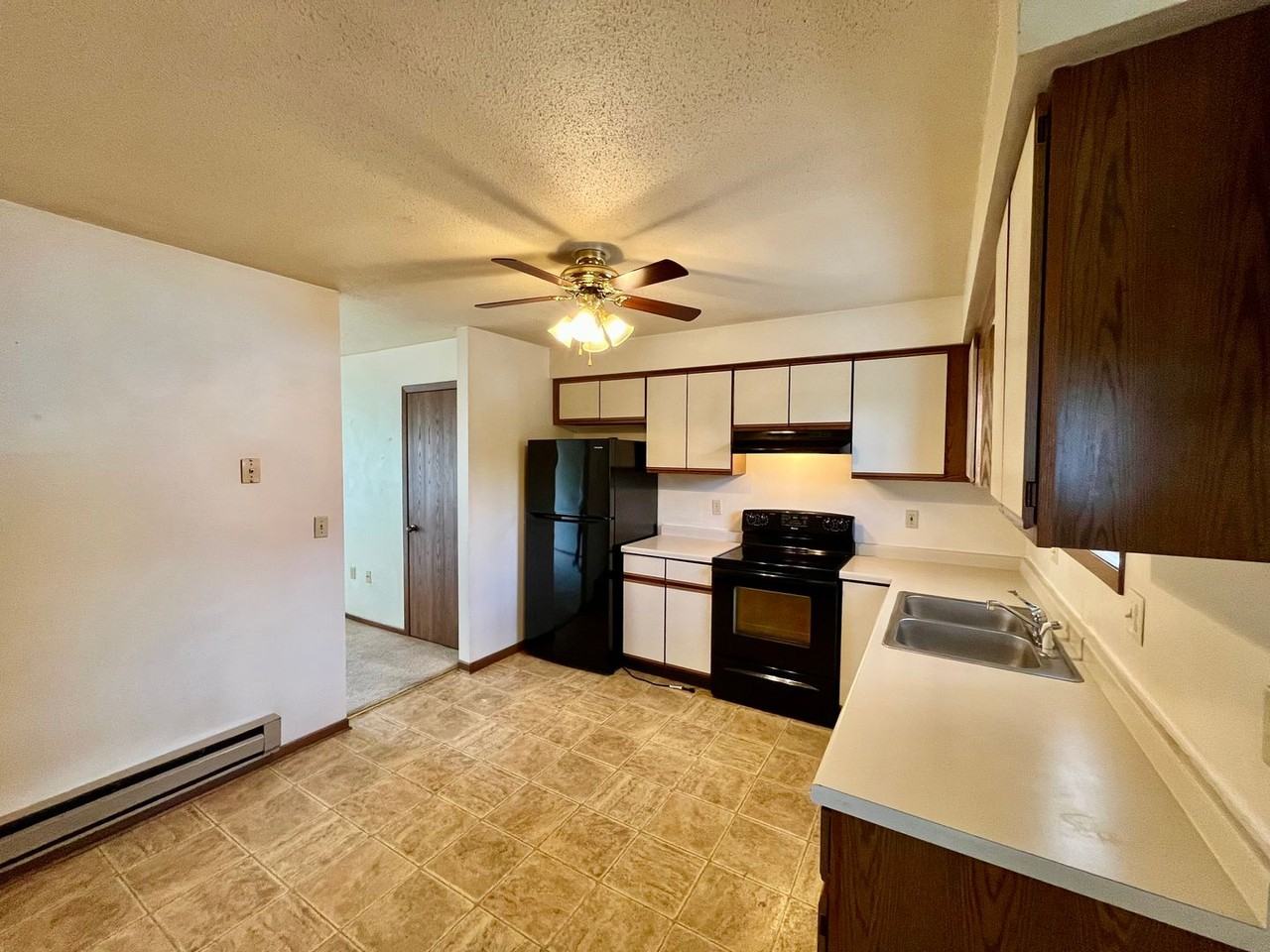 600 Hollywood Dr - Photo 5 of 21