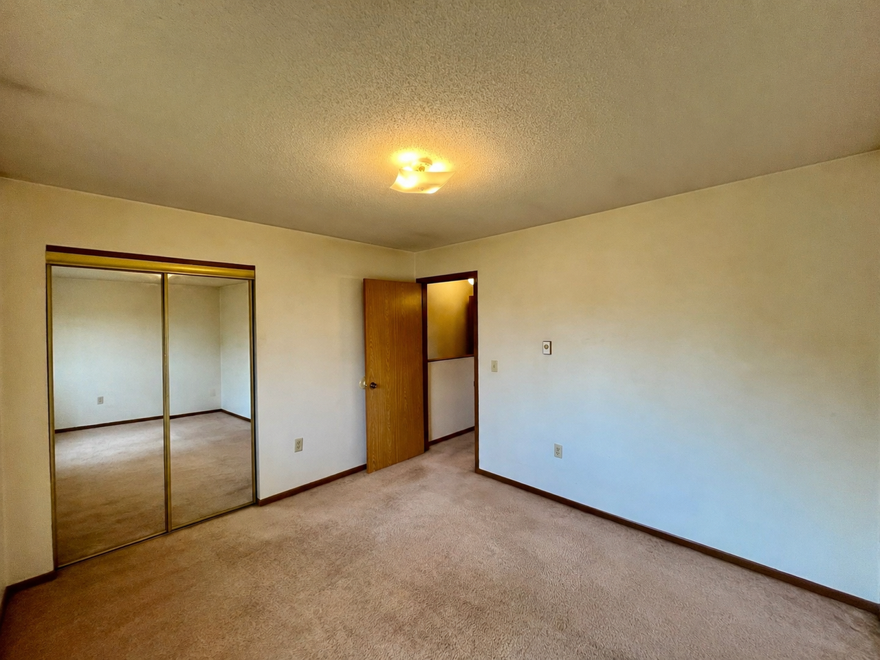 600 Hollywood Dr - Photo 7 of 21