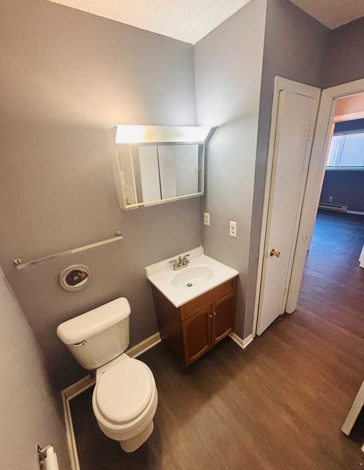 1660 E Summit St - Photo 5 of 13