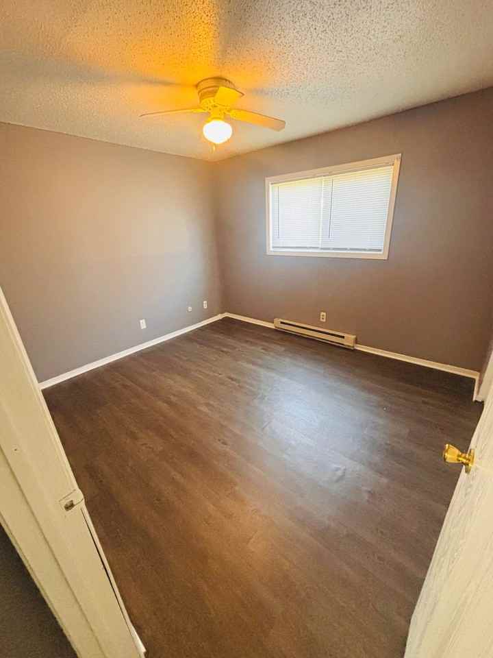 1660 E Summit St - Photo 6 of 13