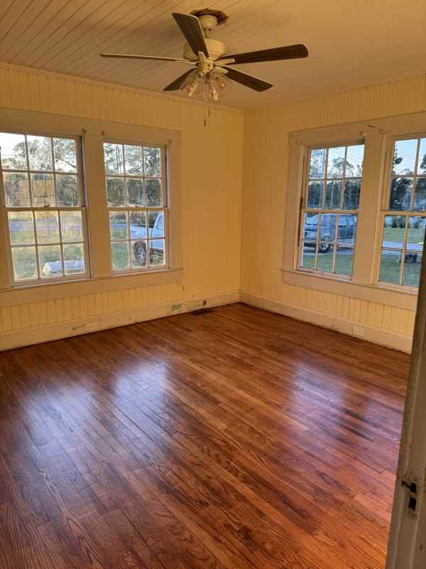 708 Chester Ave N - Photo 5 of 9