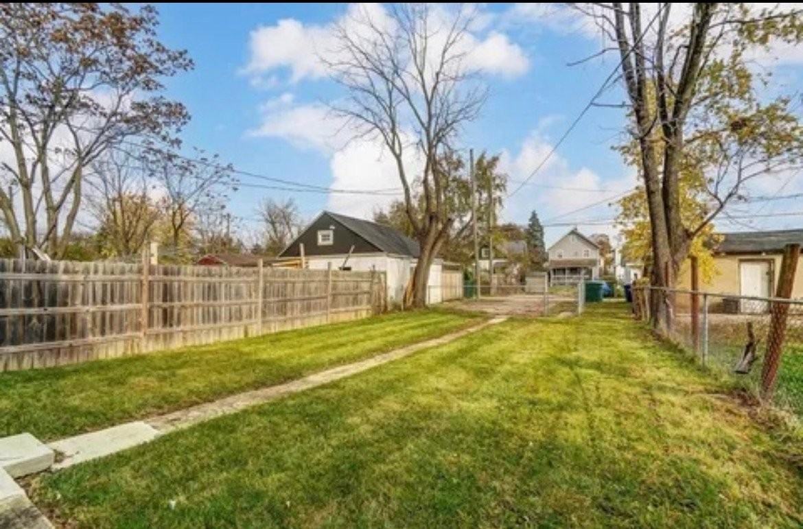 402 S Richardson Ave - Photo 3 of 10