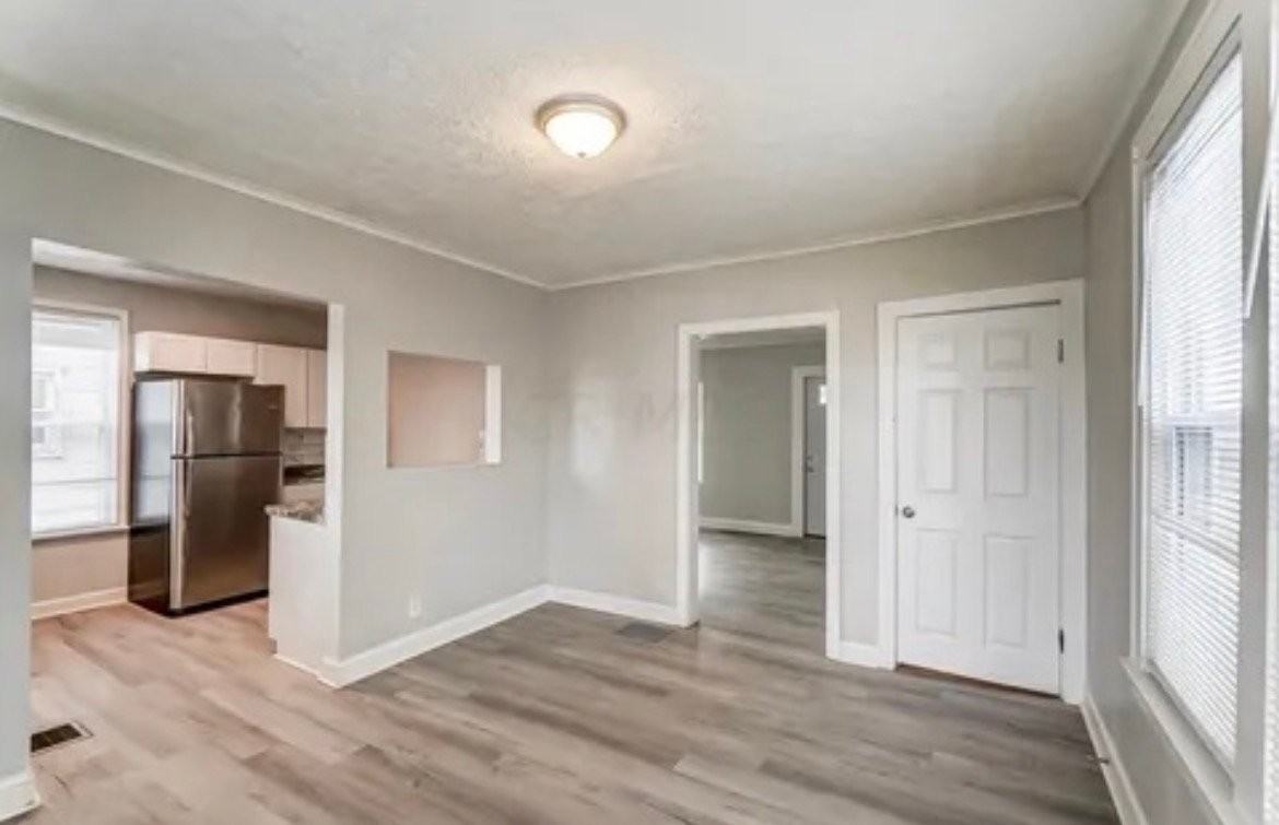 402 S Richardson Ave - Photo 5 of 10