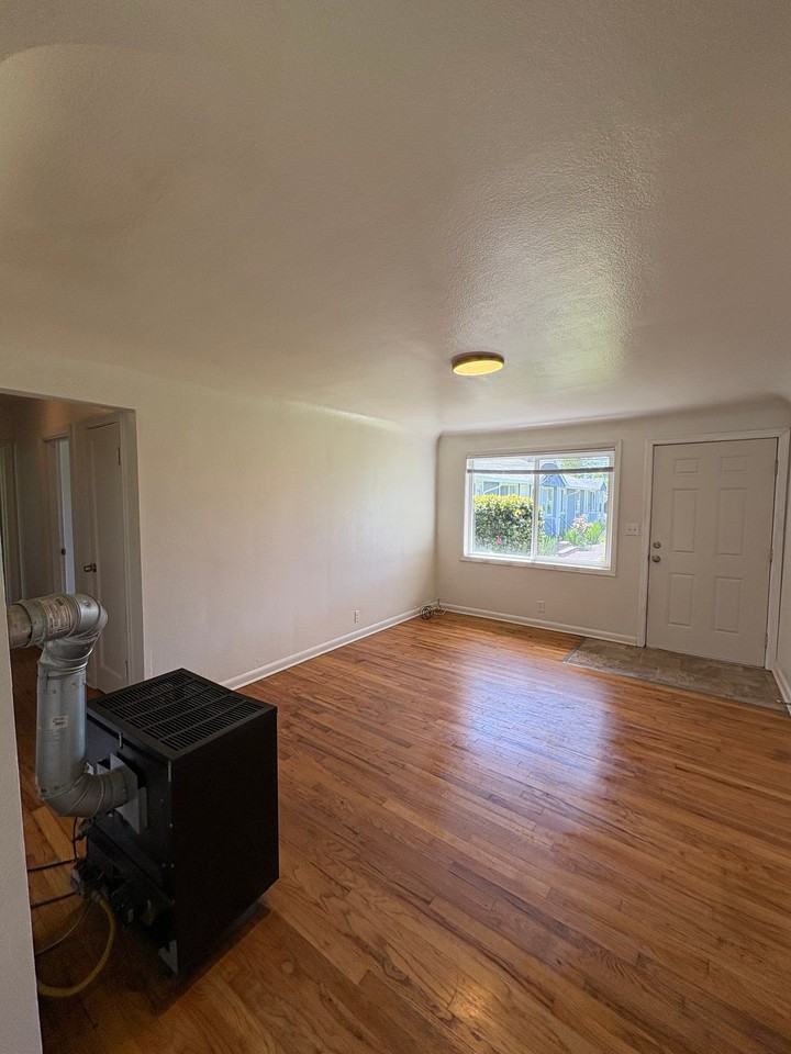 591 W Sherman St #5 - Photo 2 of 4