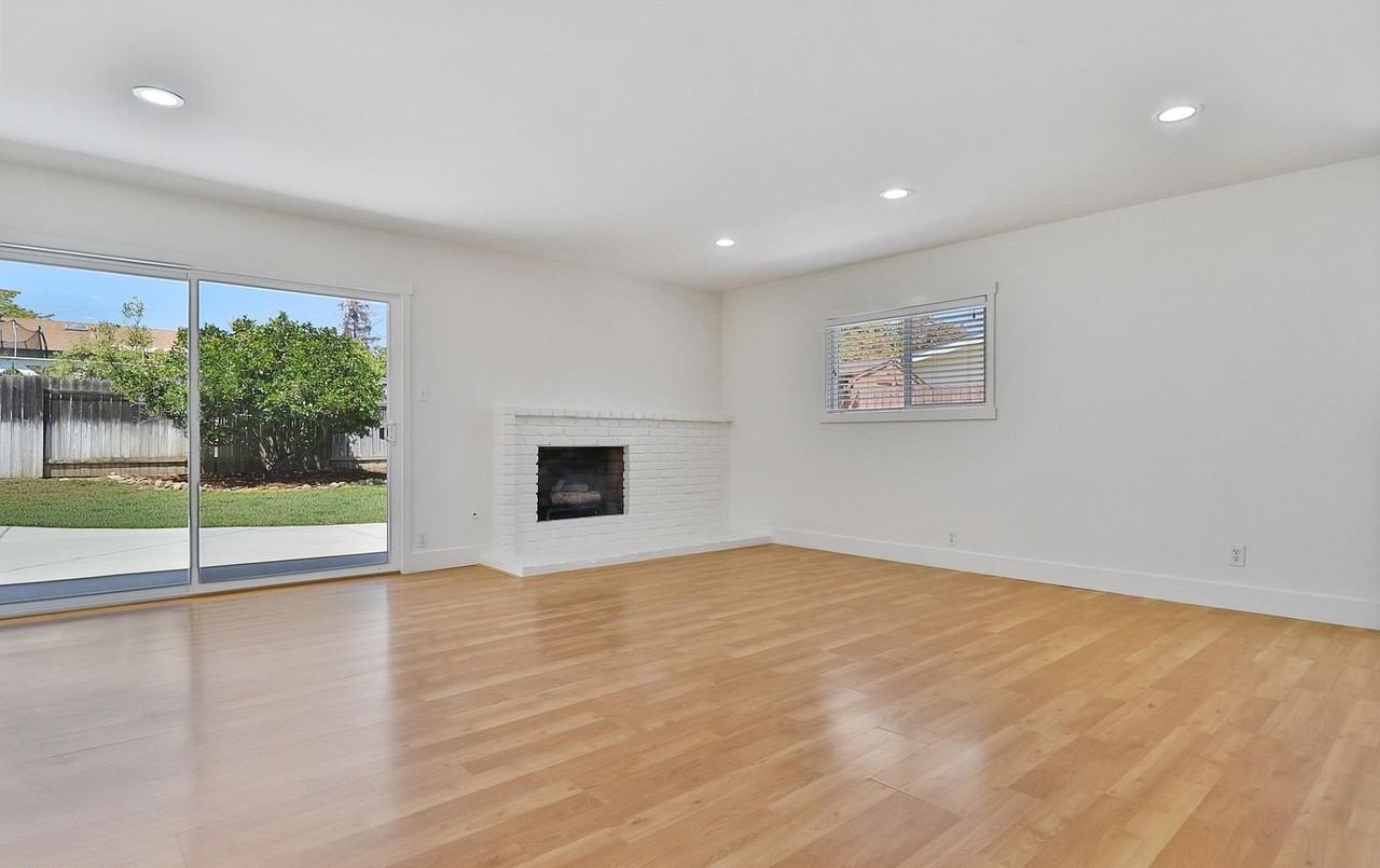 1917 Hobart Dr - Photo 2 of 14