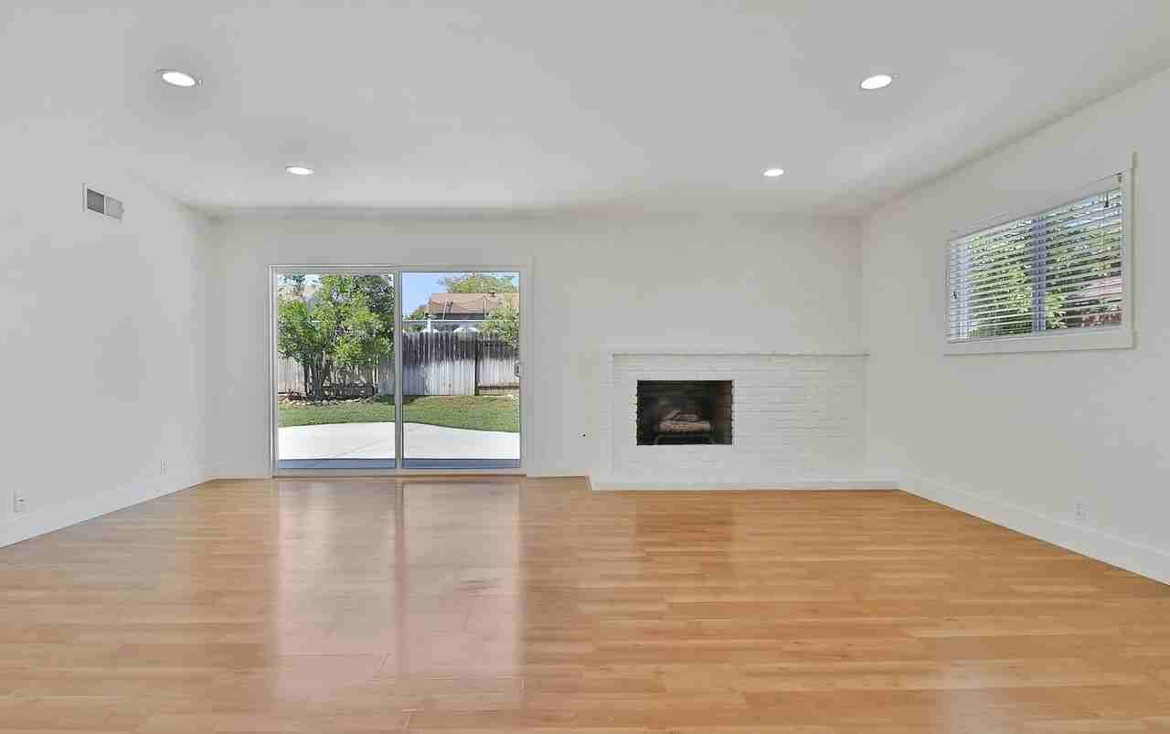 1917 Hobart Dr - Photo 3 of 14