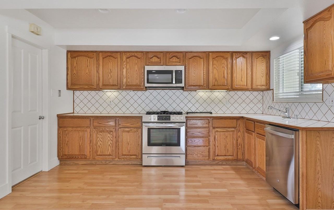 1917 Hobart Dr - Photo 4 of 14