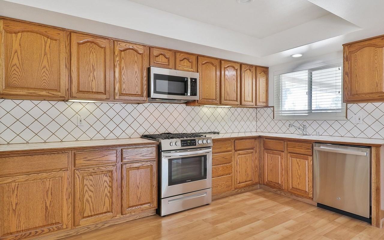 1917 Hobart Dr - Photo 5 of 14