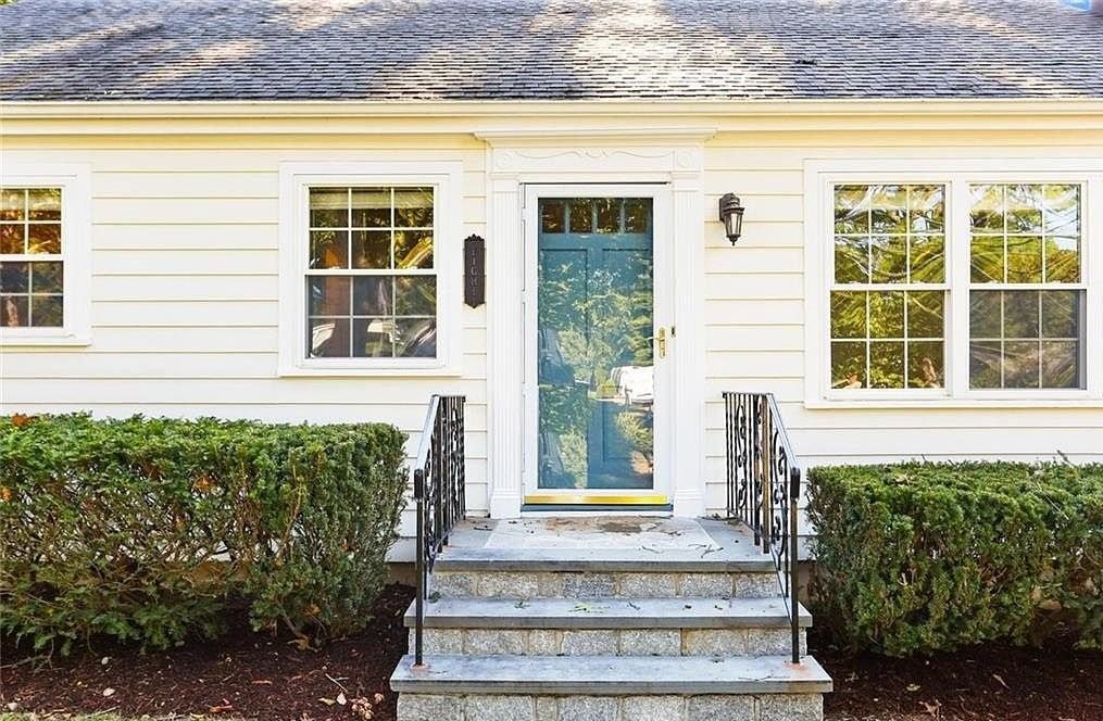 8 Deerwood Ct - Photo 3 of 18