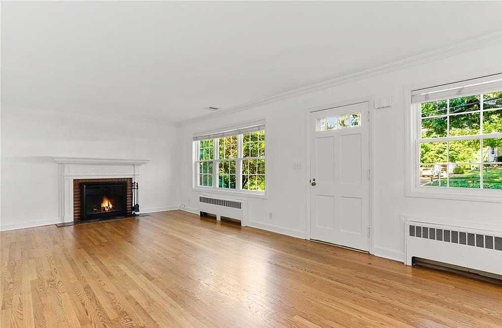 8 Deerwood Ct - Photo 4 of 18