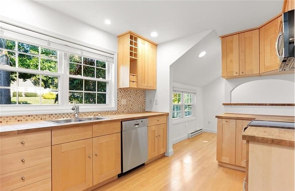 8 Deerwood Ct - Photo 6 of 18