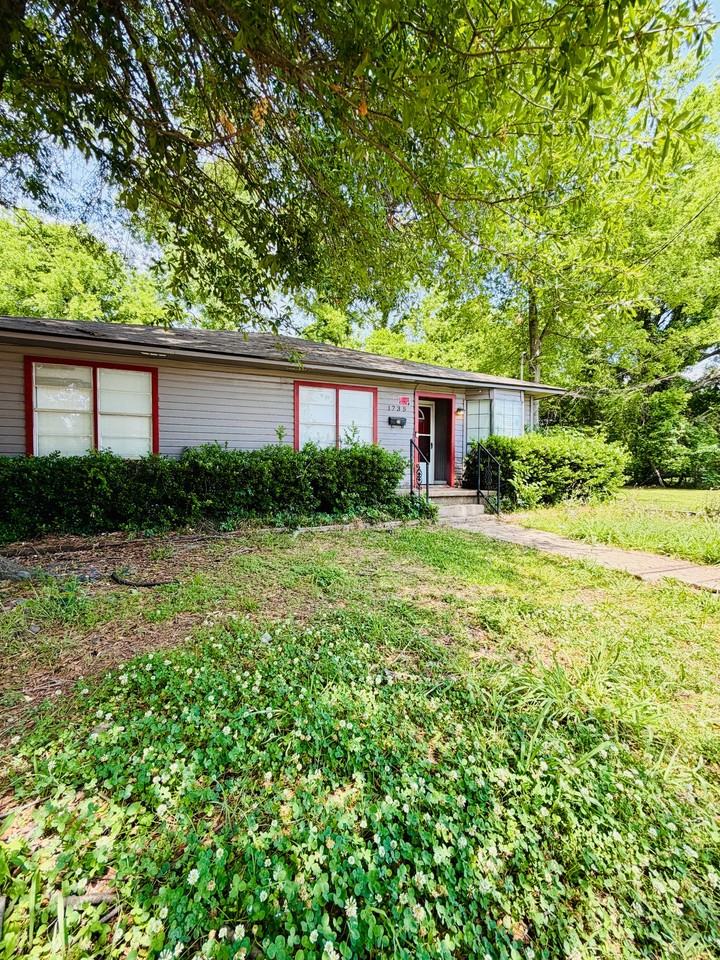 1735 Green St - Photo 3 of 19