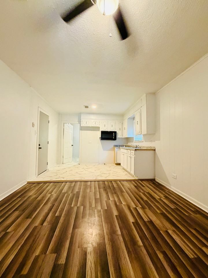 1735 Green St - Photo 6 of 19